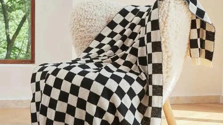 How To Choose  Right Checkered Throw Blanket For Your Home?