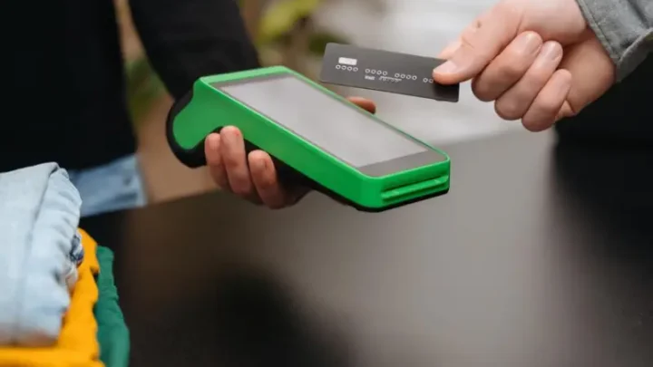 How To Choose The Right Mobile Card Payment Machine In The UK?