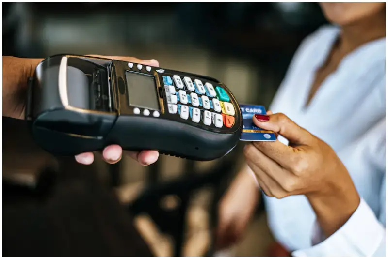 Why Choose a Card Machine for Your UK Business?