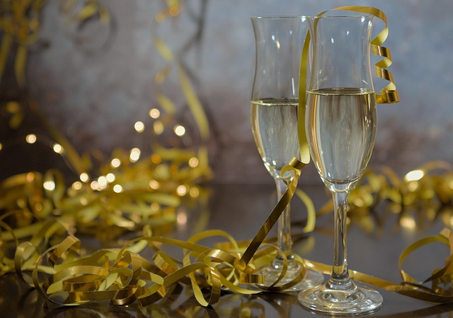 How to Plan the Perfect Hens Night in Sydney: From Cocktail Classes to Harbour Cruises